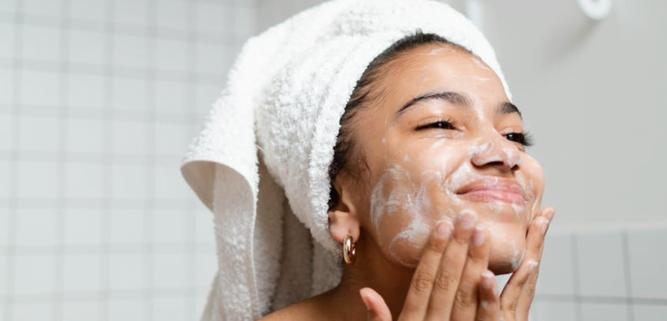 Habits that are destroying your skin 