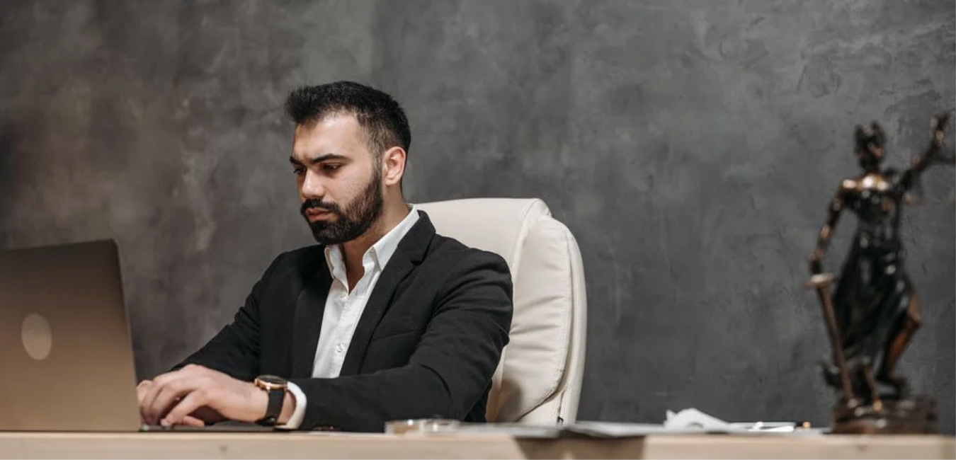 How to sail through a toxic workplace environment 1