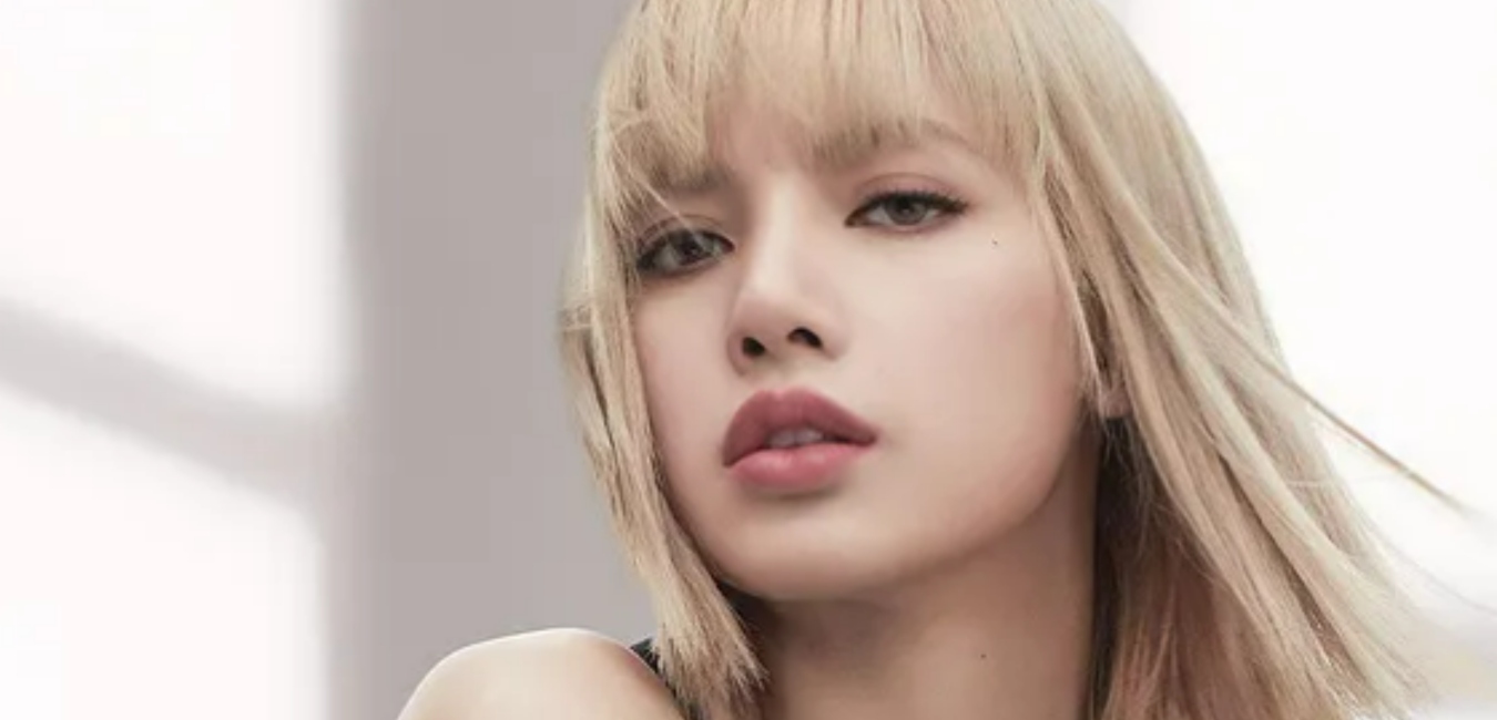 10 Pictures that prove BLACKPINK’s Lisa has the cutest smile 4 Lisa