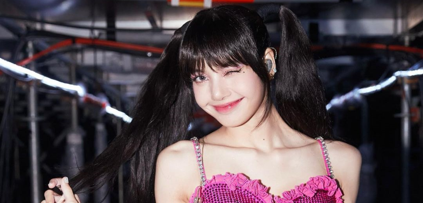10 Pictures that prove BLACKPINK’s Lisa has the cutest smile 6 lisa